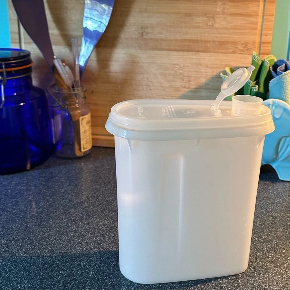1970s Vintage Tupperware Flip Top Lid Clear Beverage Buddy Container Pitcher